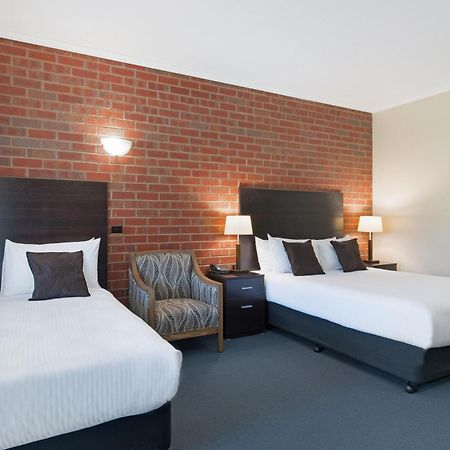 Burke And Wills Motor Inn Swan Hill Room photo