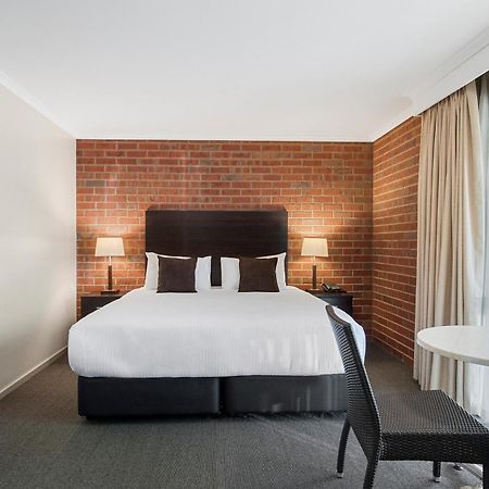 Burke And Wills Motor Inn Swan Hill Room photo