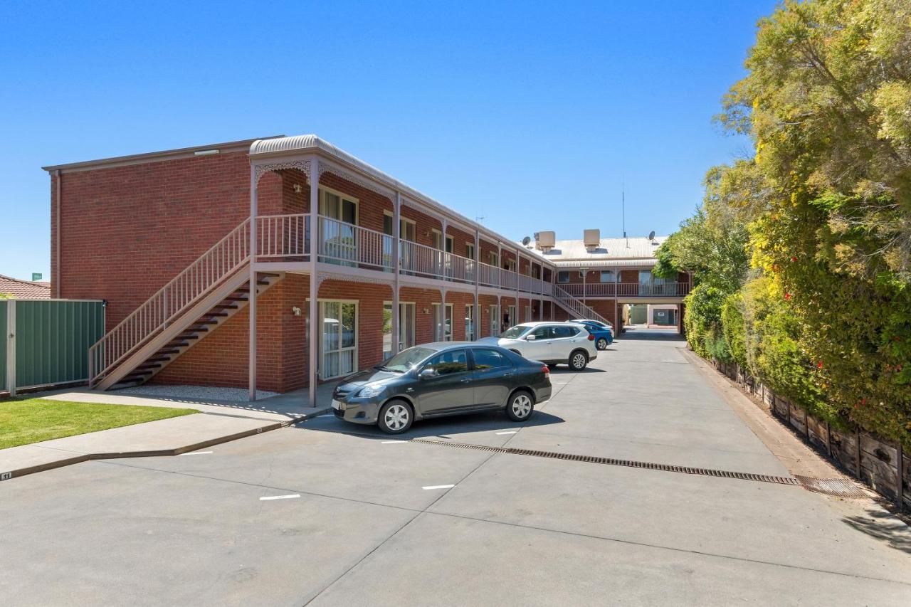 Burke And Wills Motor Inn Swan Hill Exterior photo