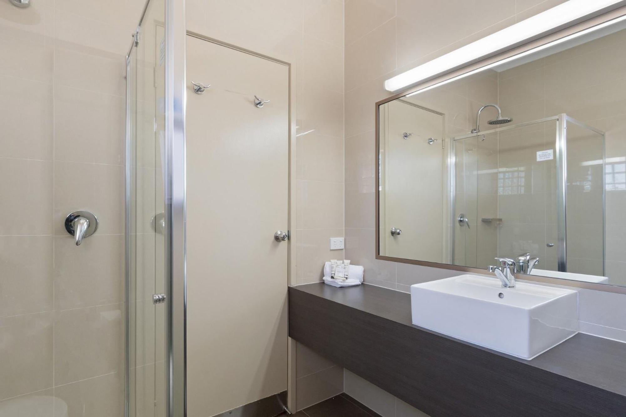 Burke And Wills Motor Inn Swan Hill Room photo