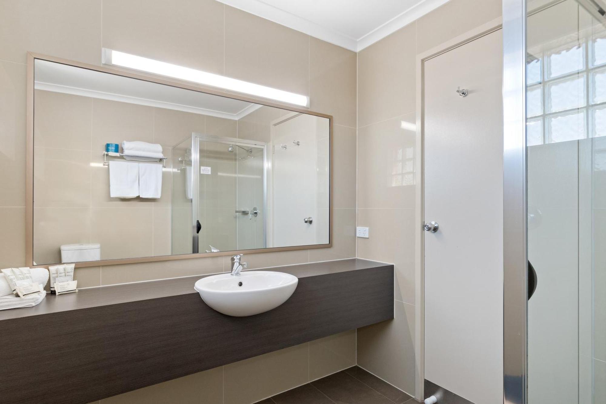 Burke And Wills Motor Inn Swan Hill Room photo