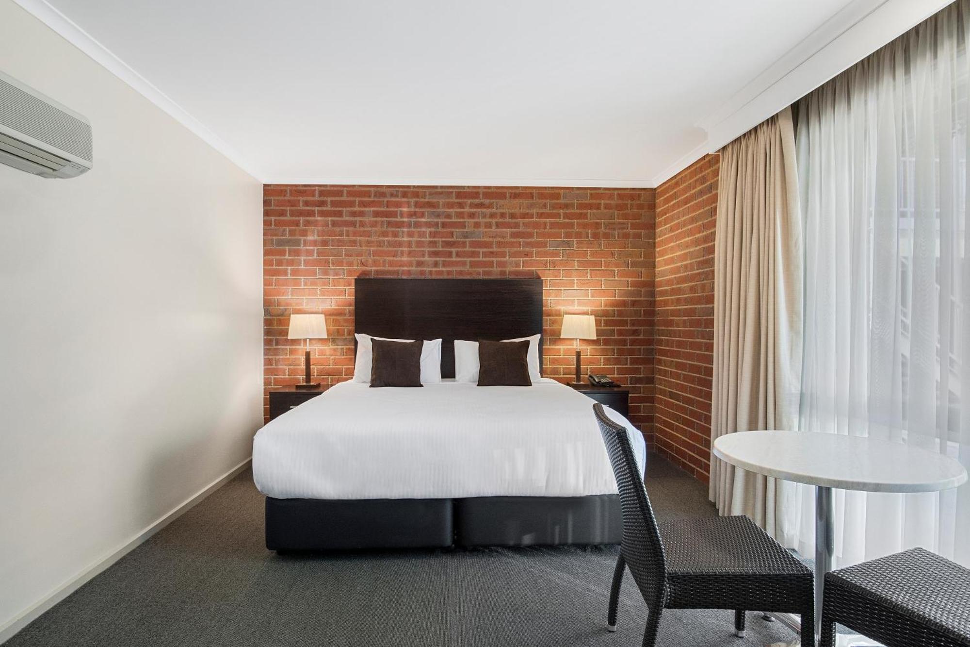 Burke And Wills Motor Inn Swan Hill Room photo