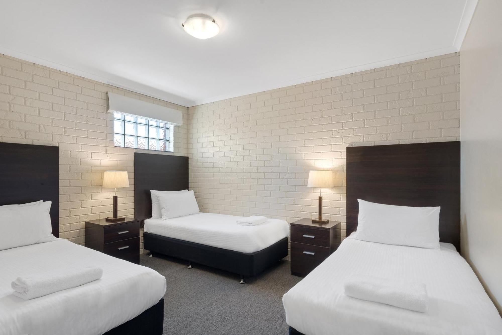 Burke And Wills Motor Inn Swan Hill Room photo