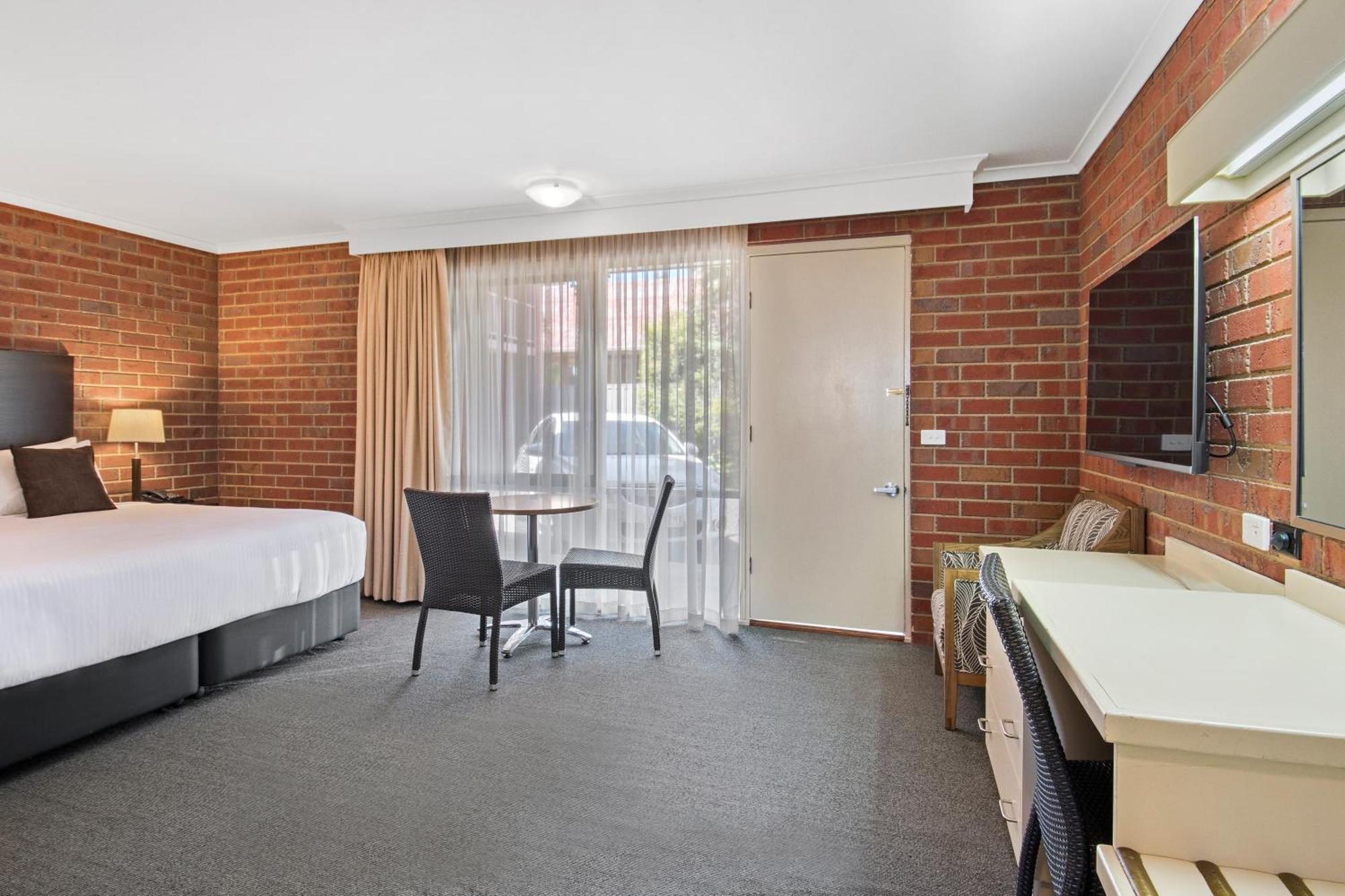 Burke And Wills Motor Inn Swan Hill Room photo