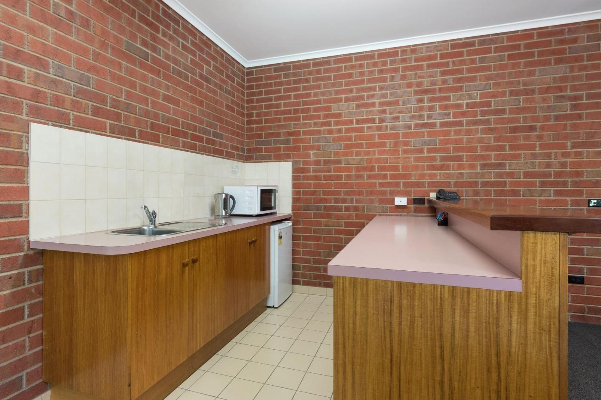 Burke And Wills Motor Inn Swan Hill Room photo