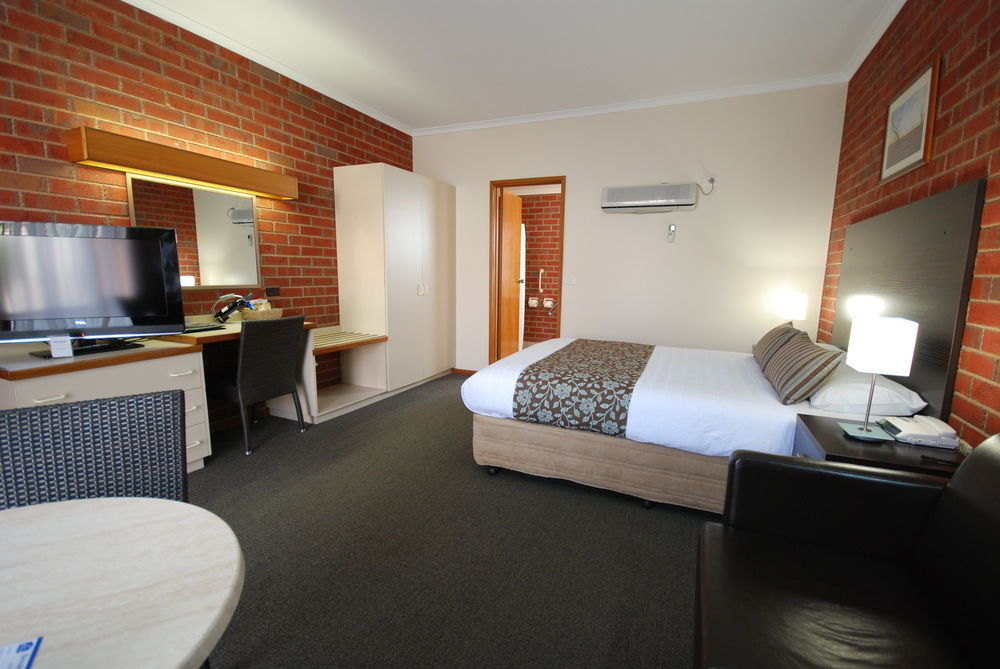 Burke And Wills Motor Inn Swan Hill Room photo